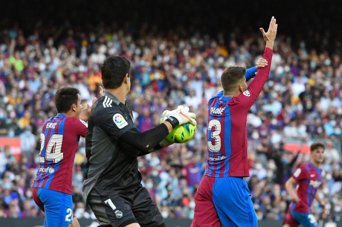 Benzema sufre una lesión doble en el muslo derecho