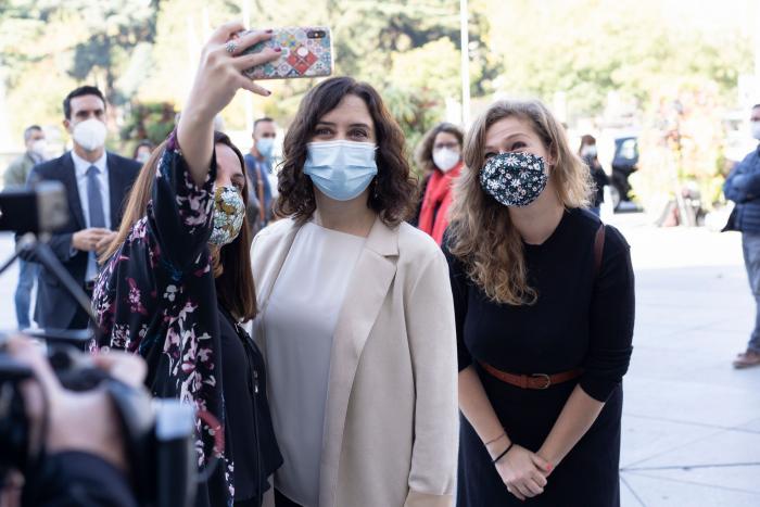 Ayuso se opone a la renta mínima porque genera "dependencia"