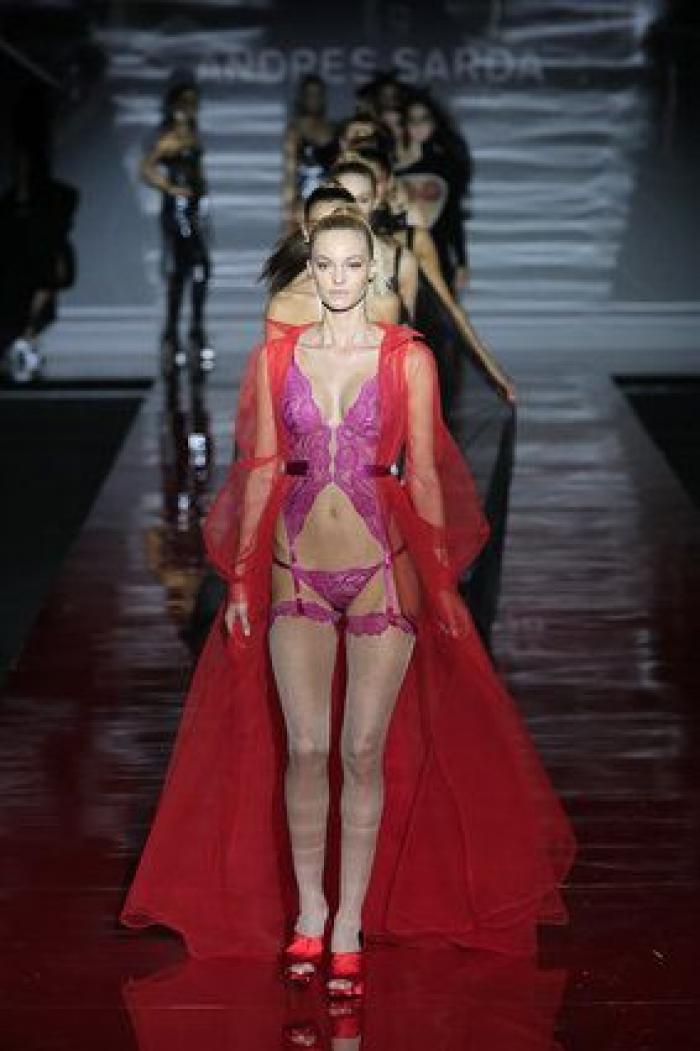 La imponente lencería de Andrés Sardá llega a la 61º MBFWM (FOTOS)