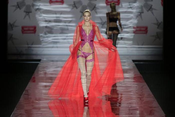 La imponente lencería de Andrés Sardá llega a la 61º MBFWM (FOTOS)