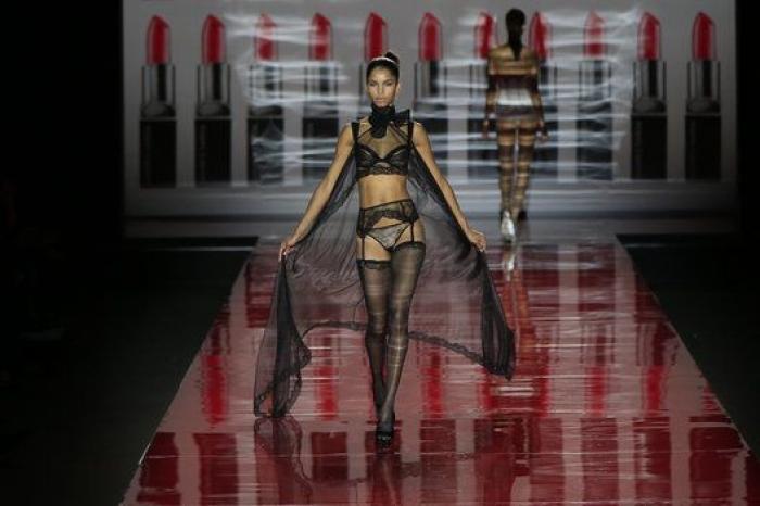 La imponente lencería de Andrés Sardá llega a la 61º MBFWM (FOTOS)