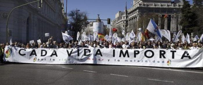 Suárez Illana: "Hay que ayudar a las mujeres que tienen que decidir si quieren ser madres de un niño vivo o muerto"