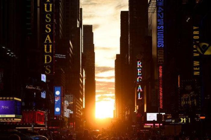 Los fotones del segundo (y último) Manhattanhenge de 2016