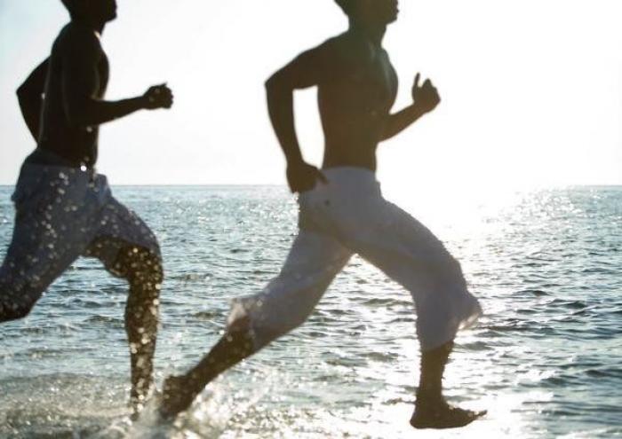 "Ya no tiene que significar ir en silla de ruedas": la historia de dos jóvenes con Esclerosis Múltiple