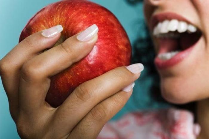 "Ya no tiene que significar ir en silla de ruedas": la historia de dos jóvenes con Esclerosis Múltiple