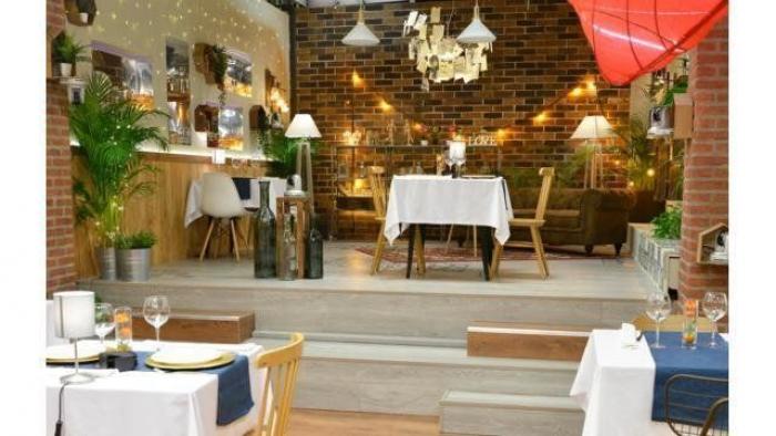 Llega a 'First Dates' alegre como "la teta de Sabrina" pero las borderías de su cita le hacen perder los papeles