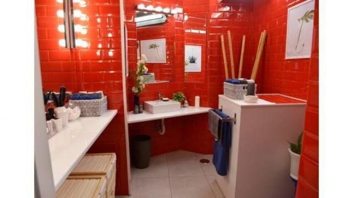 Llega a 'First Dates' alegre como "la teta de Sabrina" pero las borderías de su cita le hacen perder los papeles