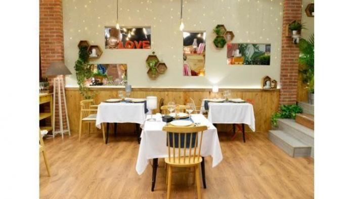 Llega a 'First Dates' alegre como "la teta de Sabrina" pero las borderías de su cita le hacen perder los papeles