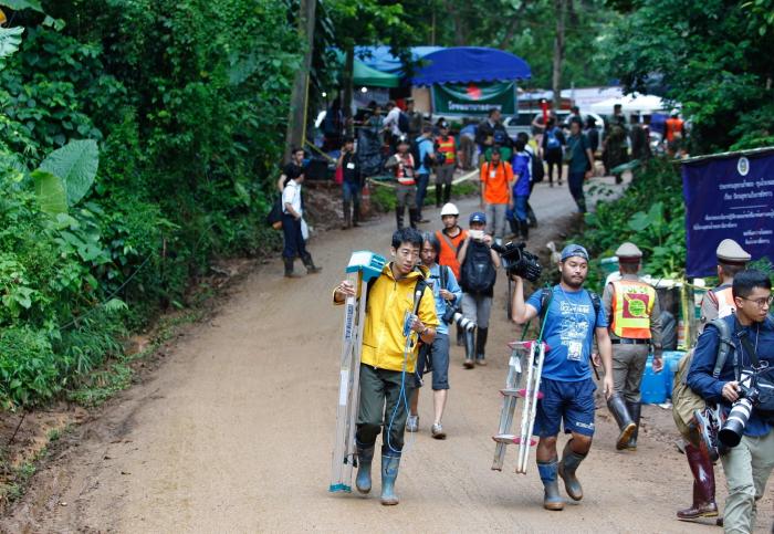 Rescatadas las 22 personas de paddle surf a resguardo del viento en una cueva
