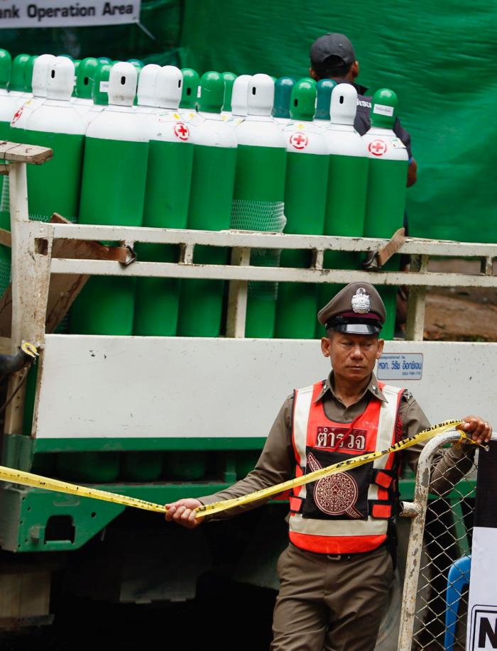 Rescatadas las 22 personas de paddle surf a resguardo del viento en una cueva