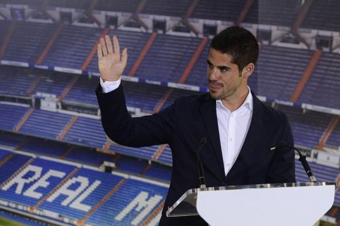 La foto de Sara Sálamo e Isco en bañador que llama la atención por este "feliz" detalle