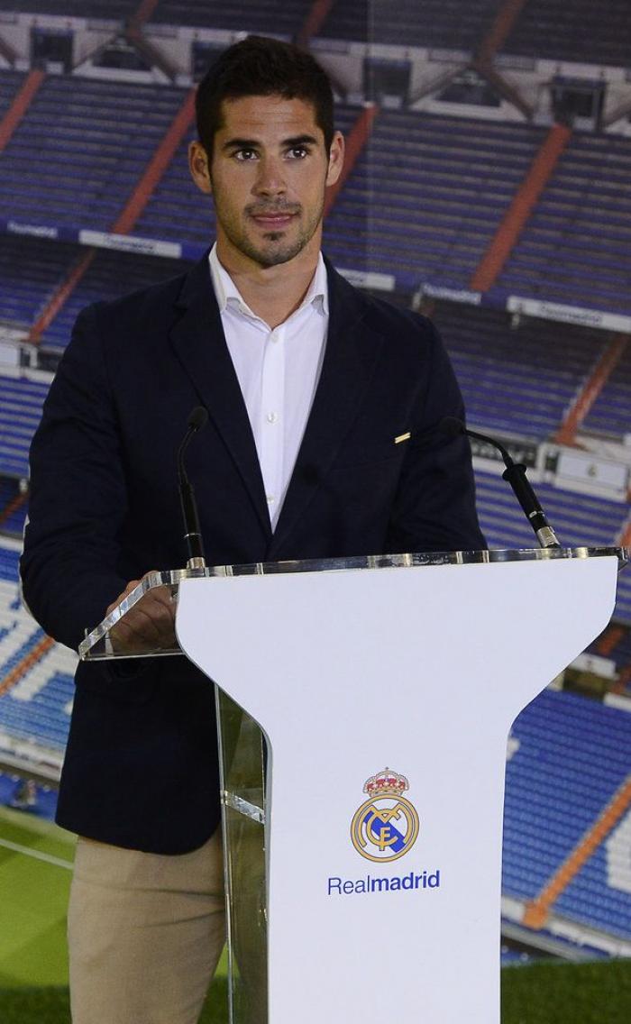 La foto de Sara Sálamo e Isco en bañador que llama la atención por este "feliz" detalle