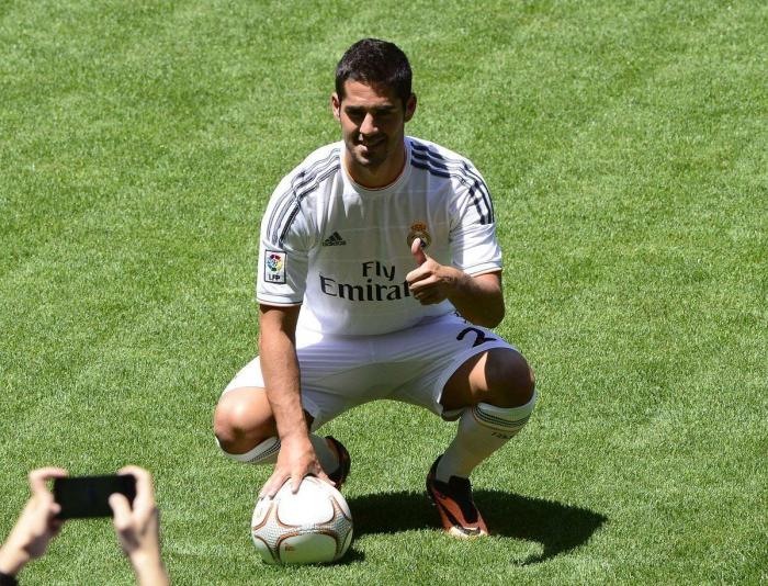 La foto de Sara Sálamo e Isco en bañador que llama la atención por este "feliz" detalle