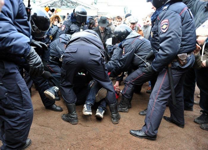 El aeropuerto de Donetsk, reducido a una carcasa calcinada tras meses de bombardeos