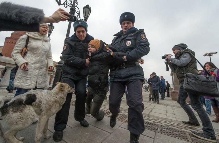 El aeropuerto de Donetsk, reducido a una carcasa calcinada tras meses de bombardeos