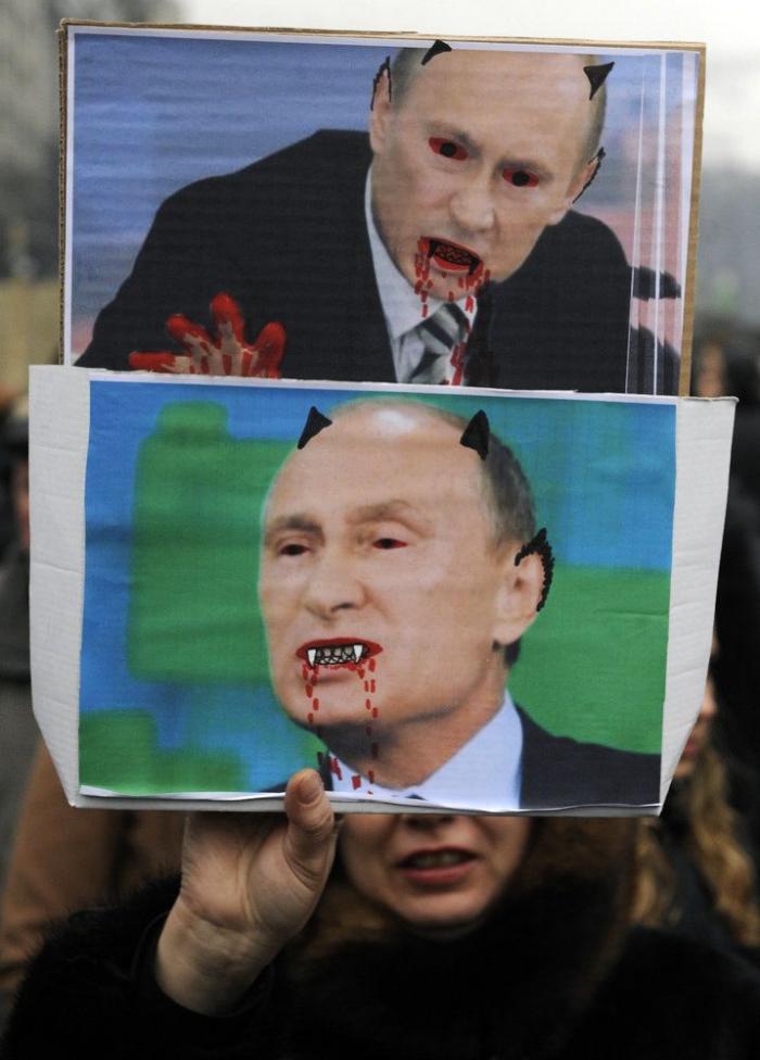 El aeropuerto de Donetsk, reducido a una carcasa calcinada tras meses de bombardeos