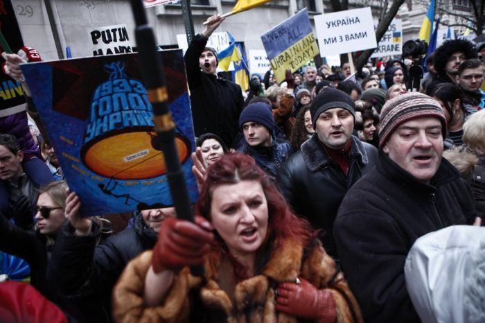 El aeropuerto de Donetsk, reducido a una carcasa calcinada tras meses de bombardeos