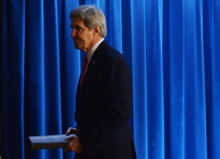 El aeropuerto de Donetsk, reducido a una carcasa calcinada tras meses de bombardeos