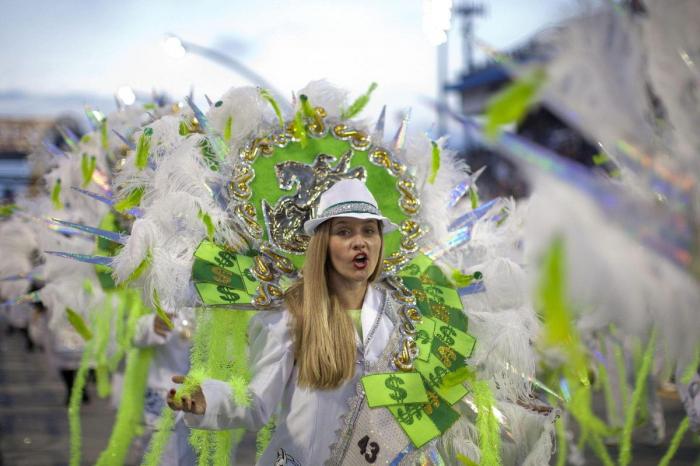 Viaja a los carnavales más famosos del mundo en 21 imágenes (FOTOS)