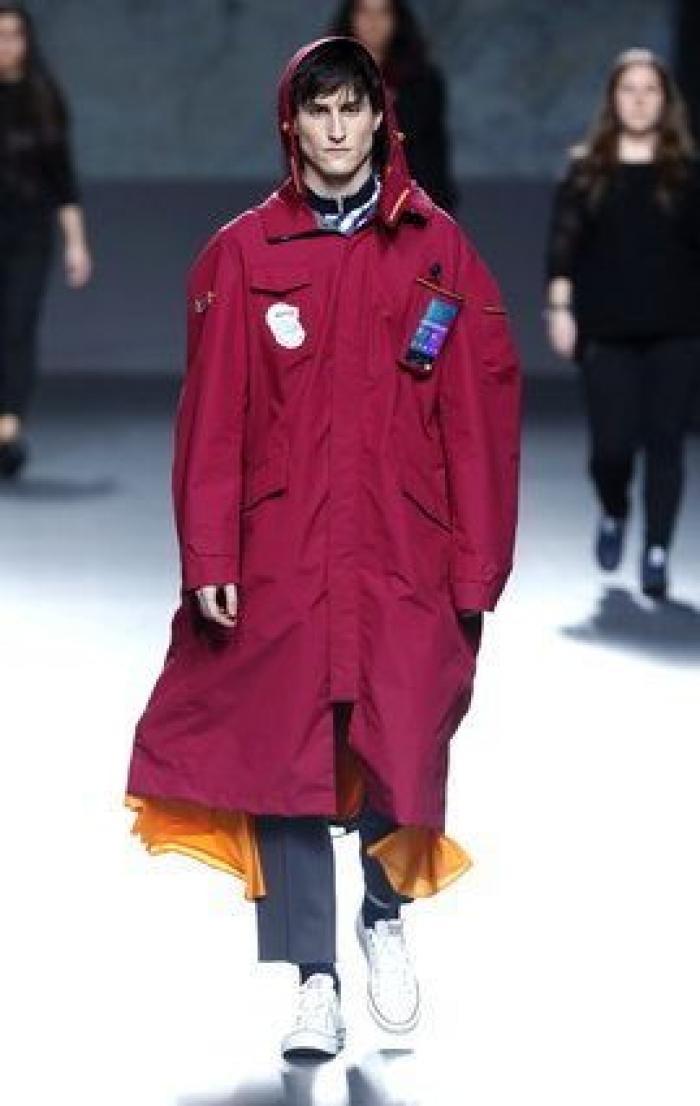 Abrigos que son tiendas de campañas: el desfile de Gómez, ganador del Samsung Ego Innovation Project (FOTOS)