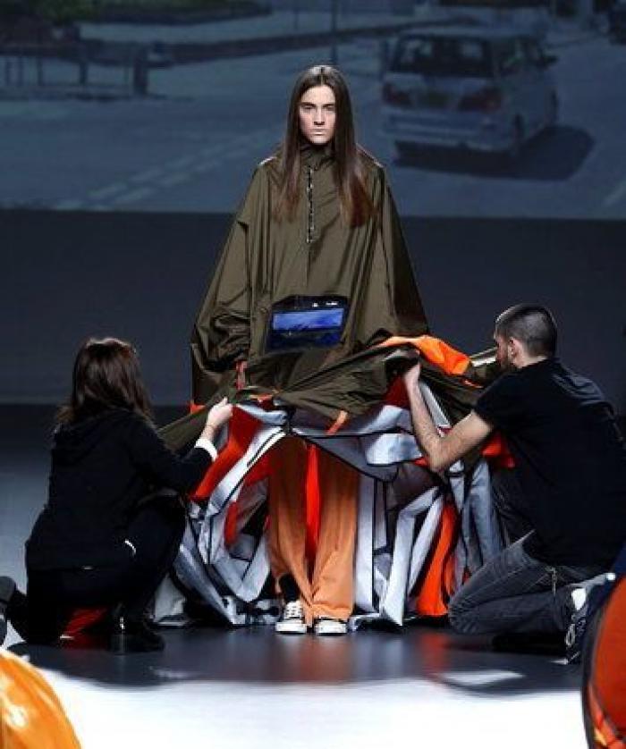 Abrigos que son tiendas de campañas: el desfile de Gómez, ganador del Samsung Ego Innovation Project (FOTOS)