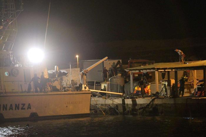 Italia hace un desembarco selectivo de migrantes rescatados en el mar: los hombres, rechazados