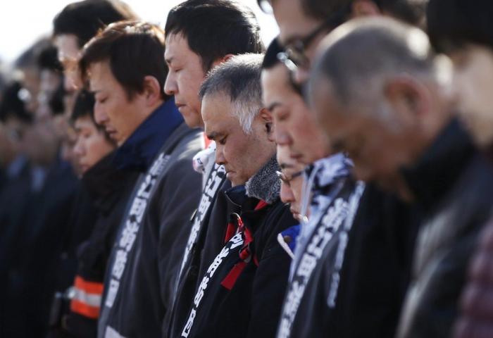 Japón recuerda en silencio a las 18.000 víctimas del tsunami y el terremoto de hace tres años