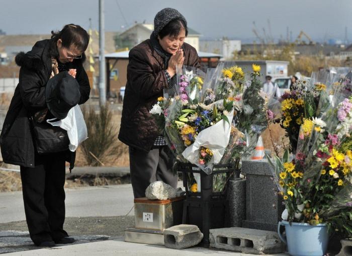 Japón recuerda en silencio a las 18.000 víctimas del tsunami y el terremoto de hace tres años