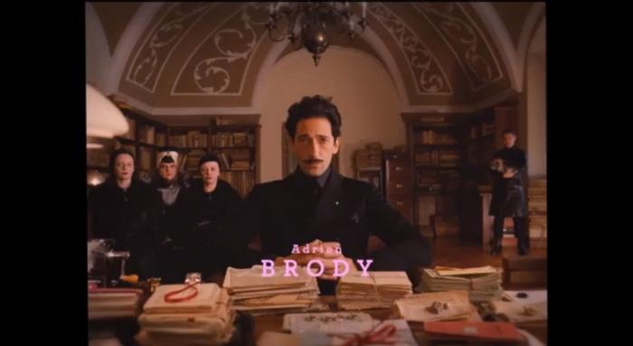 Wes Anderson dirige la campaña de H&M de Navidad protagonizada por un 'maquinista' Adrien Brody