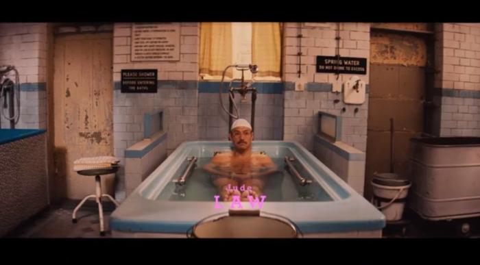 Wes Anderson dirige la campaña de H&M de Navidad protagonizada por un 'maquinista' Adrien Brody