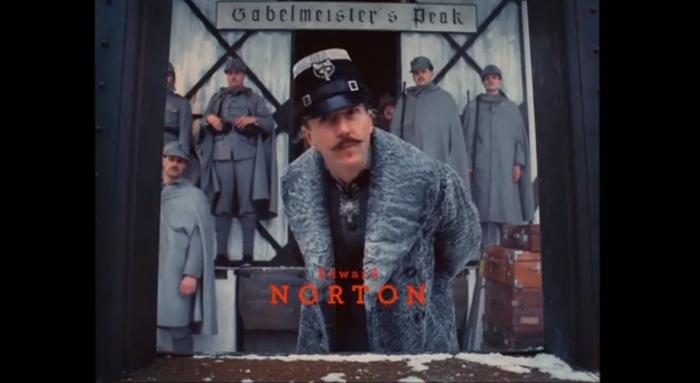 Wes Anderson dirige la campaña de H&M de Navidad protagonizada por un 'maquinista' Adrien Brody