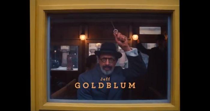 Wes Anderson dirige la campaña de H&M de Navidad protagonizada por un 'maquinista' Adrien Brody