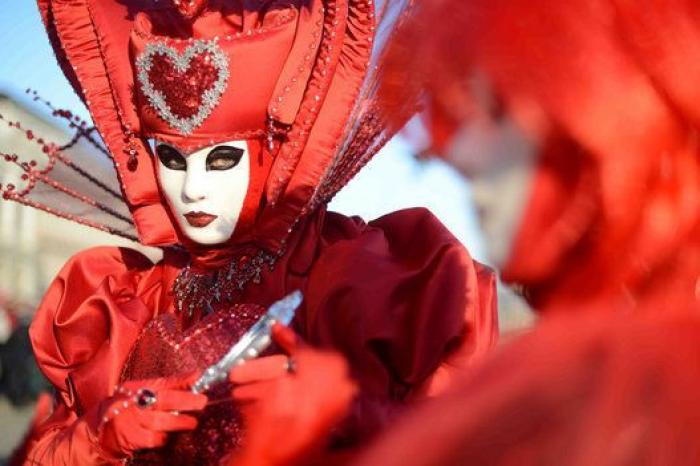 ¿Inquietantes o bonitas? Las mejores fotos del Carnaval de Venecia 2015