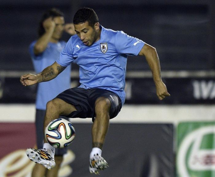 La Presidencia de Uruguay se decidirá en segunda vuelta entre Daniel Martínez (izquierda) y Luis Lacalle (centroderecha)