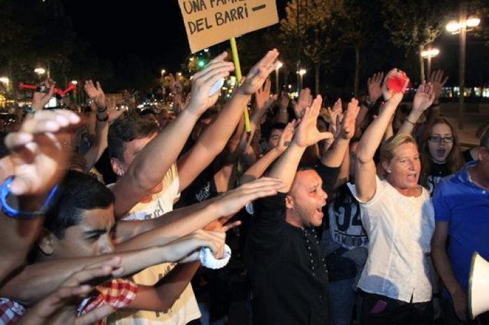 La Barceloneta explota contra el turismo de borrachera (FOTOS)