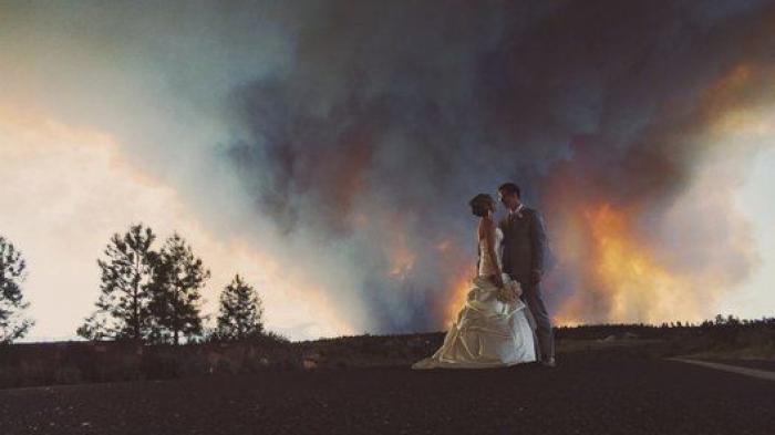 Fotos originales de boda: recién casados, en situaciones de peligro (FOTOS)