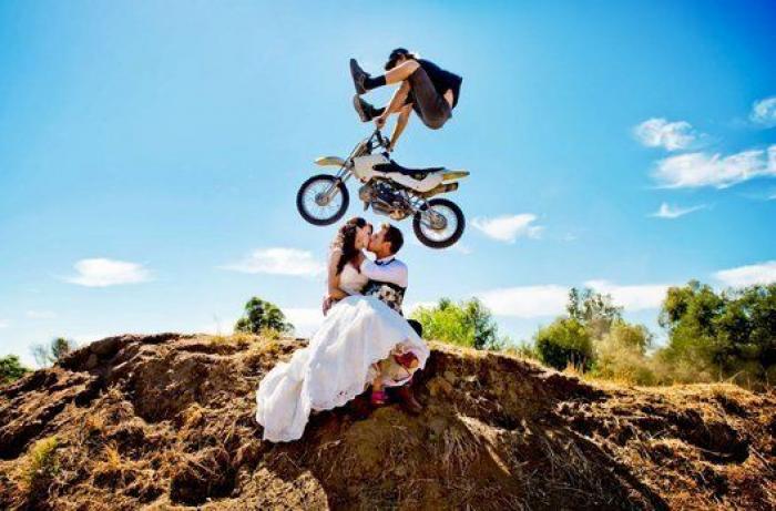 Fotos originales de boda: recién casados, en situaciones de peligro (FOTOS)