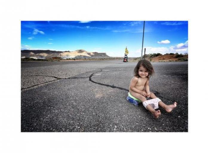 La gente calificó de pornográficas estas fotos de la hija de un artista. Y esto fue lo que él respondió