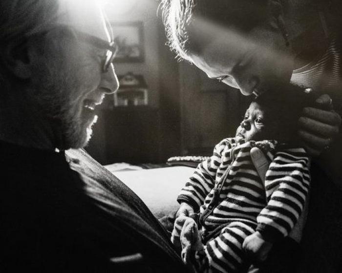 'Blended' ('Mezclados'): las fotos más emocionantes de un bebé adoptado y su familia