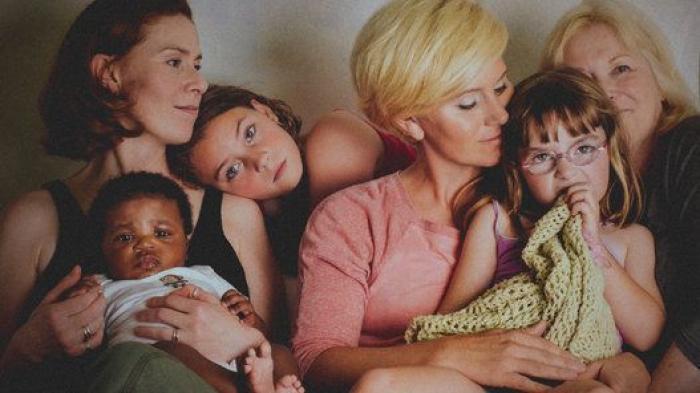 'Blended' ('Mezclados'): las fotos más emocionantes de un bebé adoptado y su familia