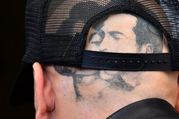 James Franco luce cabeza rapada y presenta película en Venecia (FOTOS)