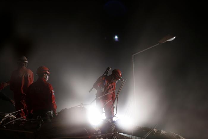 Rescatada una niña de tres años a los tres días del terremoto de Esmirna