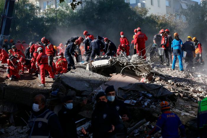 Rescatada una niña de tres años a los tres días del terremoto de Esmirna