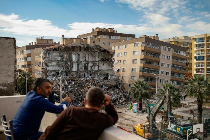 Rescatada una niña de tres años a los tres días del terremoto de Esmirna