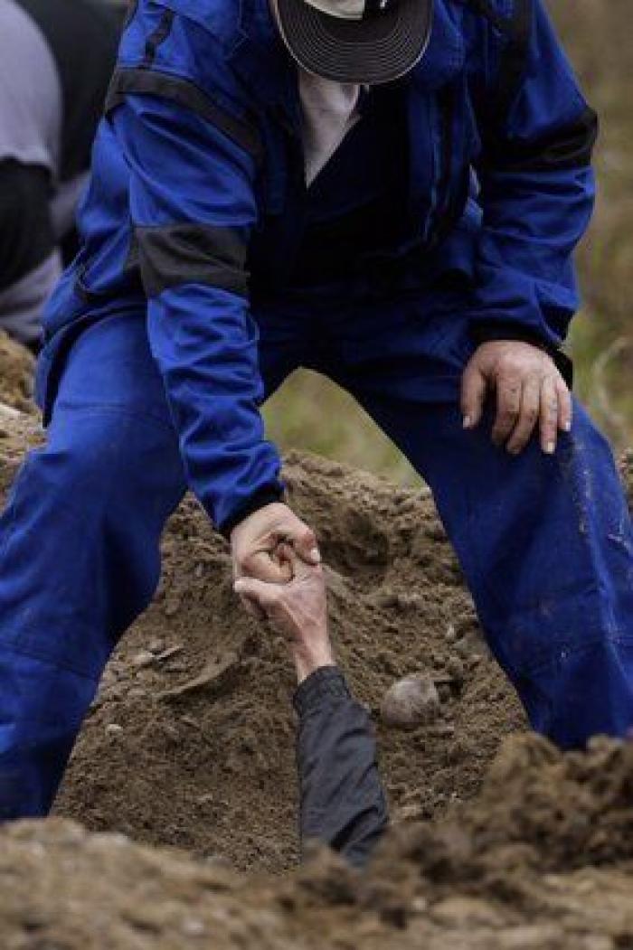 Trencin (Eslovaquia) celebra el campeonato internacional de cavar tumbas