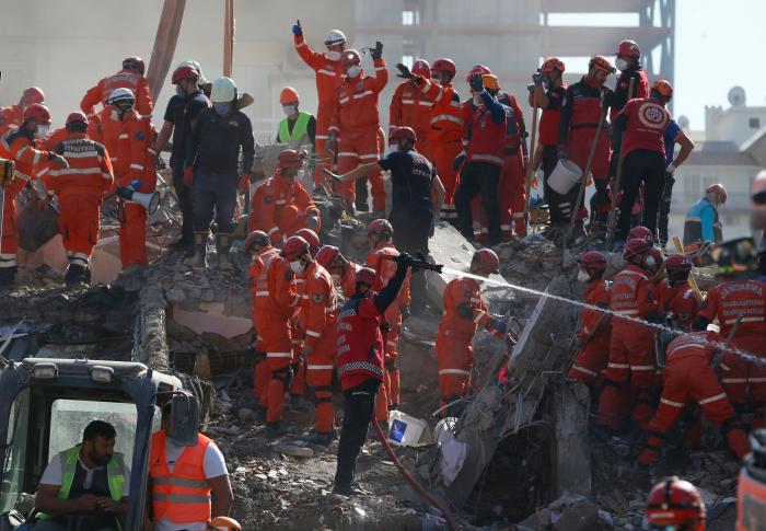 Rescatada una niña de tres años a los tres días del terremoto de Esmirna