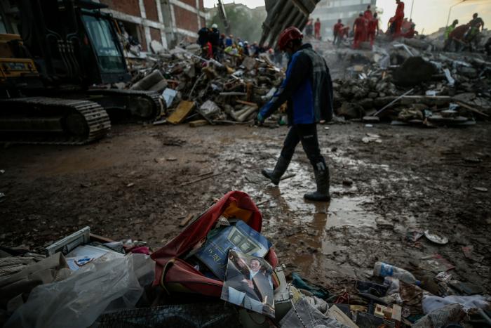 Rescatada una niña de tres años a los tres días del terremoto de Esmirna