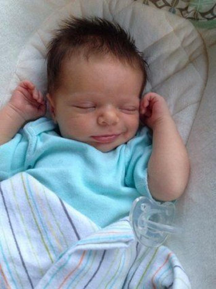 Un hombre de 112 años emociona a España con su frase a una recién nacida