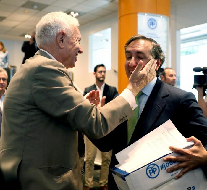 Aznar avisa: "Si el PP no se refunda, dejará de ser opción de gobierno"