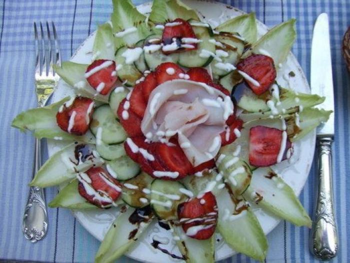 Comer en época de fresas: cómo incorporar esta fruta a tus recetas